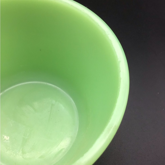 McKee Jadeite Round Refrigerator dish - Picture 5 of 6